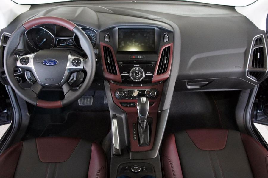  Ford Focus Titanium 2012 года  (фото 25 из 37)